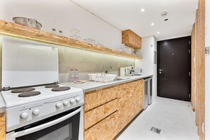 Fridge, microwave, oven, stovetop