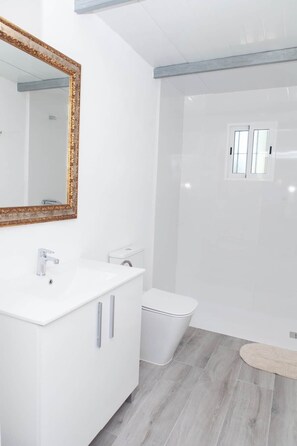 Unclassified image, 5 of 17, button