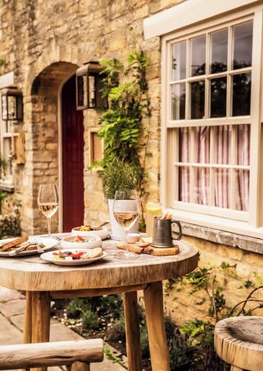 Outdoor dining - Stunning Cotswolds Retreat near Estelle Manor (North Leigh)