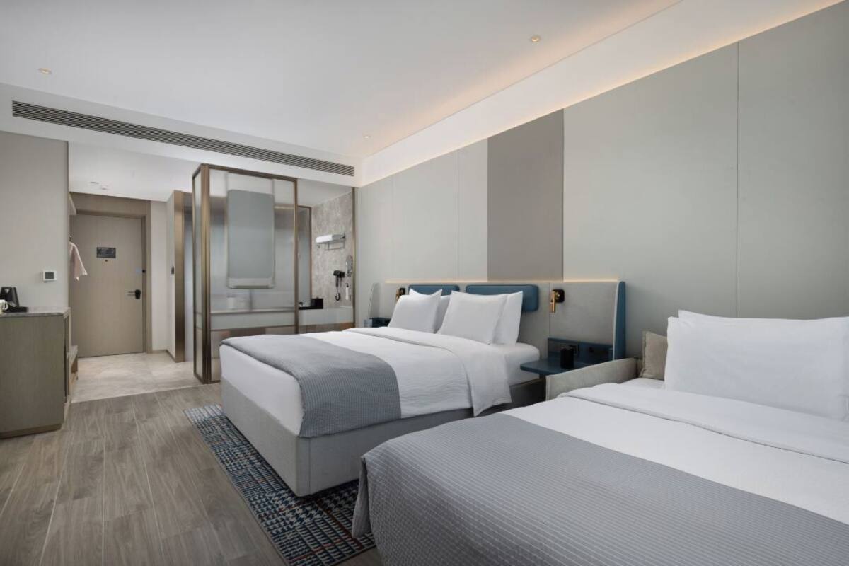 Business Room | Down duvets, desk, free WiFi, bed sheets