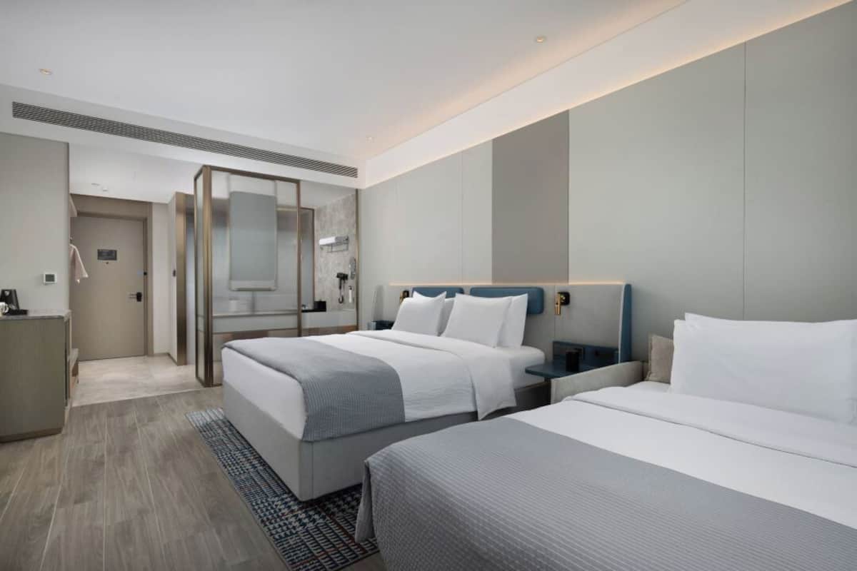 Business Room | Down duvets, desk, free WiFi, bed sheets