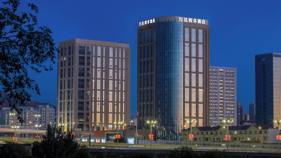 Wanda Yuehua Hotel Urumqi Railway