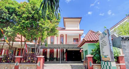 Hotel O Solo near RS JIH Solo formerly Azifa Inn