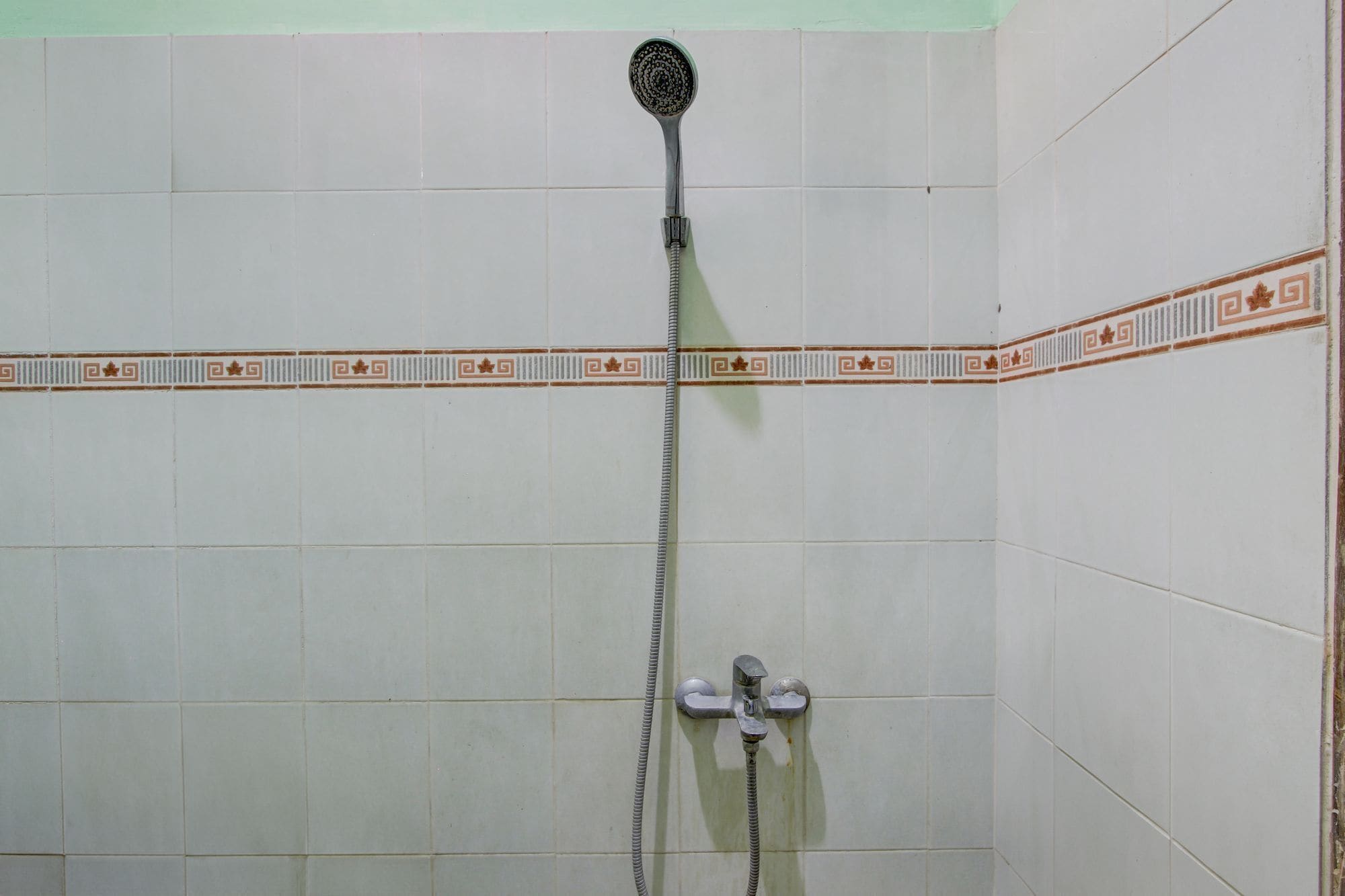 Standaard suite, 1 tweepersoonsbed | Badkamer | Een douche, handdoeken