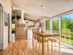 Dining - "Elizabeth" - 150m to the fjord by Interhome (Fur)