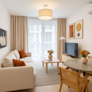 Deluxe-huoneisto, 1 makuuhuone, kaupunkinäköala | Olohuone | 55–senttinen LED-televisio, jossa digitaalikanavat