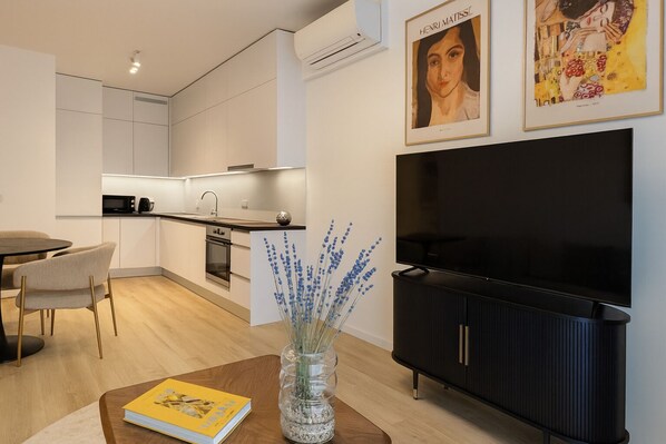 Deluxe Apartment, 1 Bedroom, City View | Private kitchen | Full-size fridge, microwave, oven, stovetop