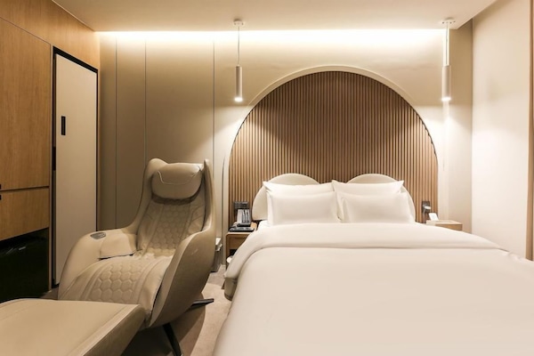 Deluxe King Room | Individually decorated, individually furnished, desk, free WiFi