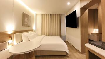 Deluxe Room | Individually decorated, individually furnished, desk, free WiFi