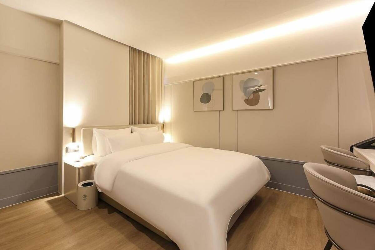 King Room with Balcony | Skrivbord, gratis wi-fi, individuell inredning och unika möbler