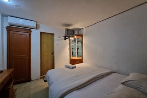 Standard Double Room | Free WiFi, bed sheets