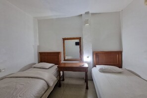 Standard Twin Room | Free WiFi, bed sheets