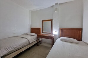 Standard Twin Room | Free WiFi, bed sheets