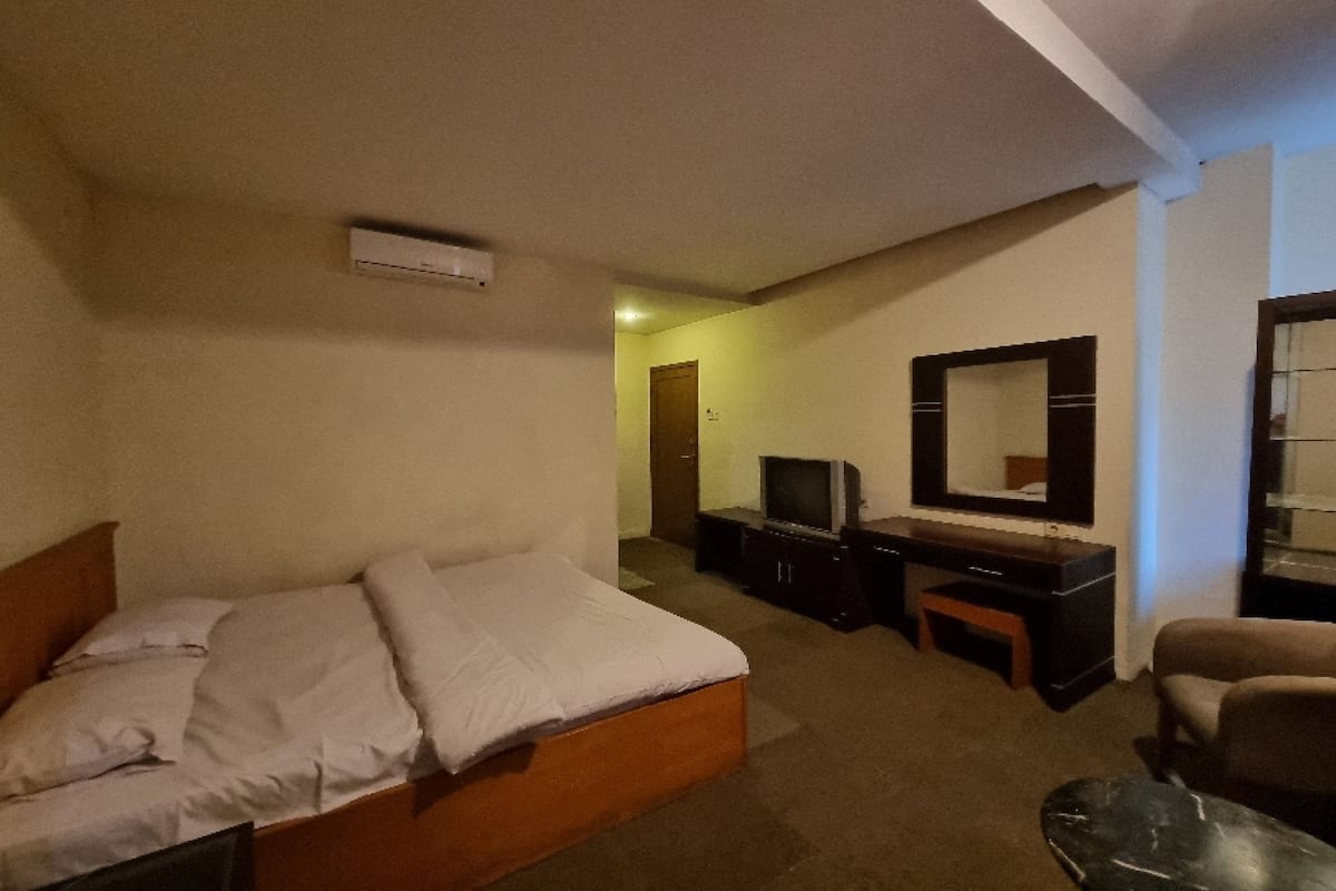 Standard Suite | Free WiFi, bed sheets