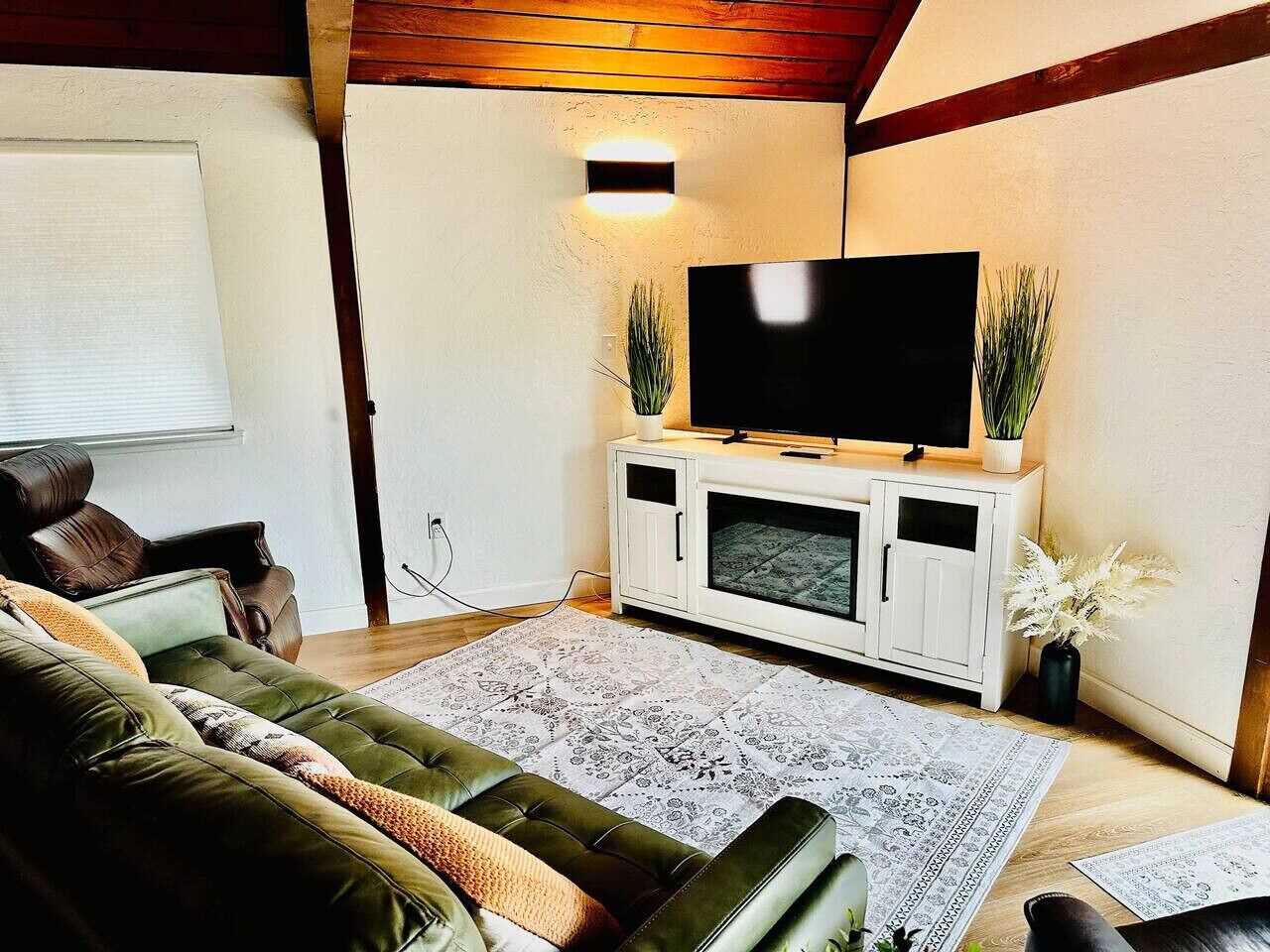 TV, fireplace, offices
