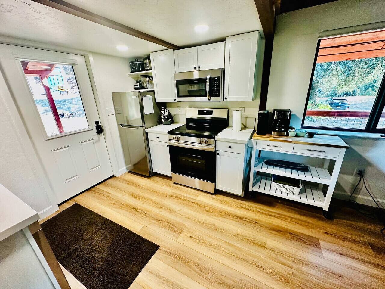 Geladeira, micro-ondas, fogão, cooktop