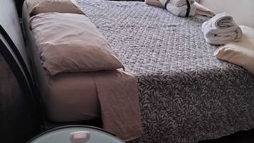 2 bedrooms, in-room safe, iron/ironing board, free WiFi