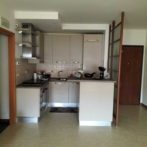 Kühlschrank, Ofen, Herdplatte, Geschirrspüler