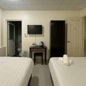 Standard Double Room, Garden View | In-room dining