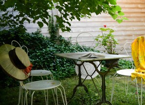 Outdoor dining - Studio "Le Cabanon 35 m²" with Mountain View (Doussard)