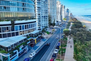 Unclassified image, 4 of 21, button - 70 Stories Ocean View Apartment (Surfers Paradise)