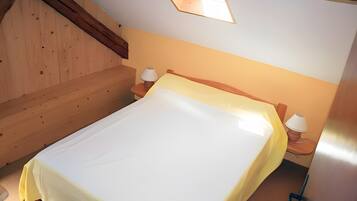 1 bedroom, iron/ironing board, WiFi, bed sheets