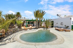 A heated pool - Villa Los Aljibes by Escape Home (Tías)