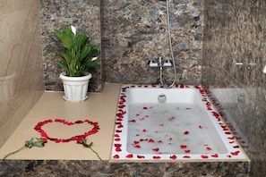 Suite Room | Bathroom | Free toiletries, towels, soap, shampoo - Royal Boutique Hotel (Kathmandu)