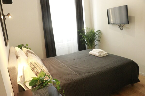 Classic Single Room | In-room safe, iron/ironing board, free WiFi