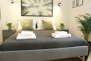 Classic Double Room | In-room safe, iron/ironing board, free WiFi