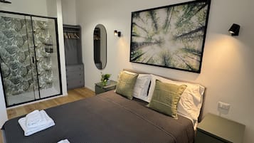 Safe på rommet, strykejern/-brett og wi-fi (inkludert)