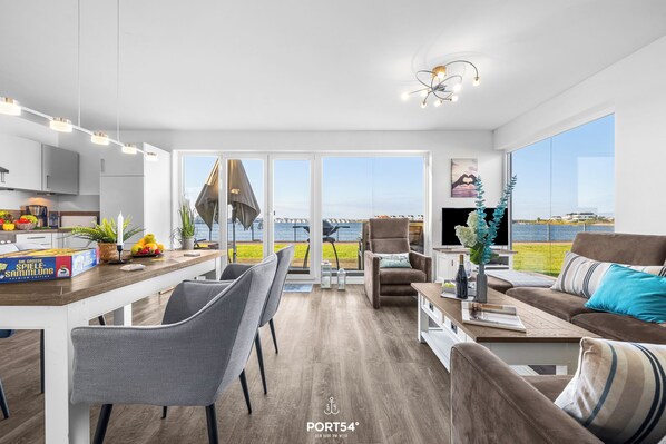 TV, DVD player - Carpe Diem - directly on the water, terrace, bathtub, infrared sauna, washing machine (Olpenitz)