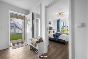 2 bedrooms, iron/ironing board, travel cot, free WiFi - Carpe Diem - directly on the water, terrace, bathtub, infrared sauna, washing machine (Olpenitz)