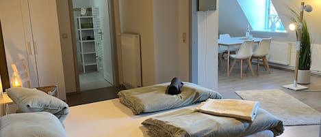 1 多间卧室、旅行婴儿床、免费 WiFi、床单