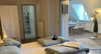 Ella - under thatch, close to the beach, dogs allowed, garden