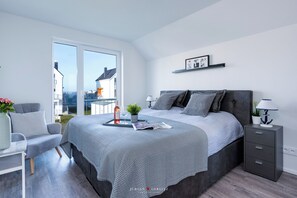 2 bedrooms, iron/ironing board, travel cot, free WiFi