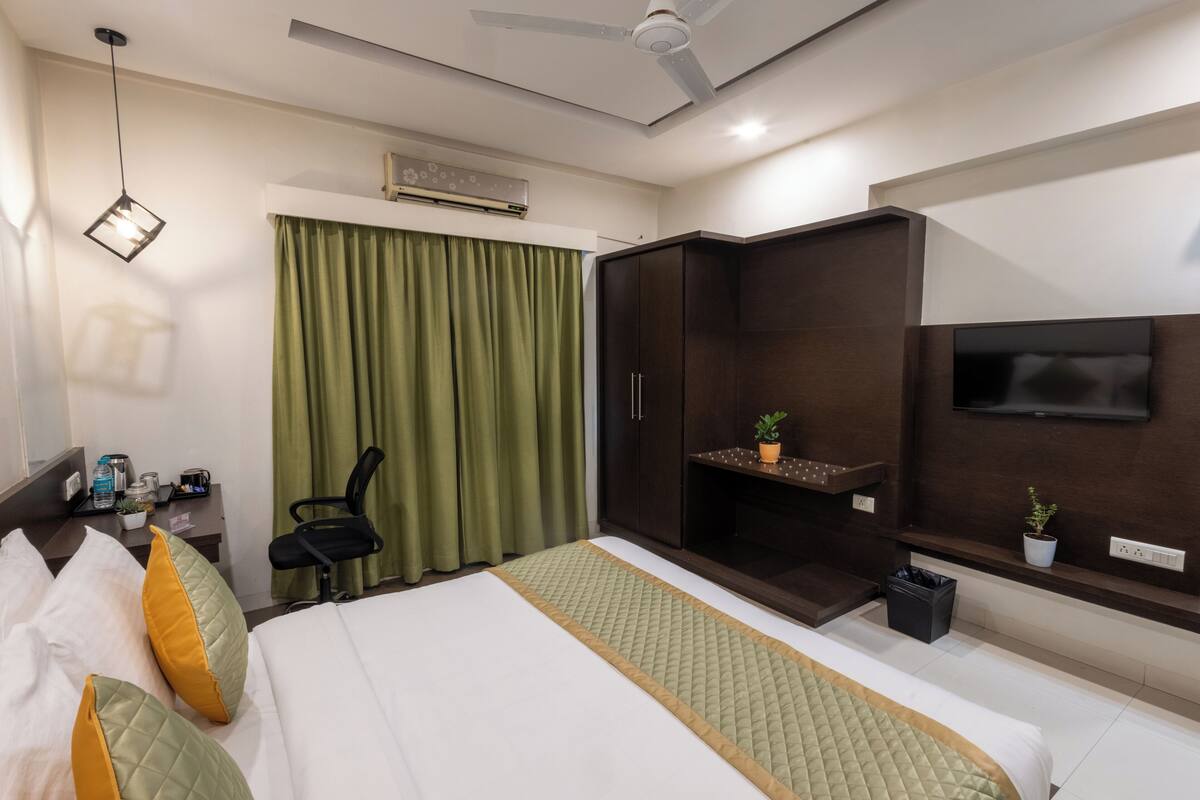 Deluxe Double Room | In-room safe, desk, free WiFi