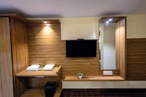 Superior Double Room | Premium bedding, memory foam beds, in-room safe, desk - Forest Keys By VYDA (Bengaluru)