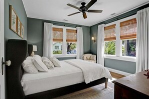 2 chambres, bureau, fer et planche à repasser, accès au Wi-Fi (inclus)