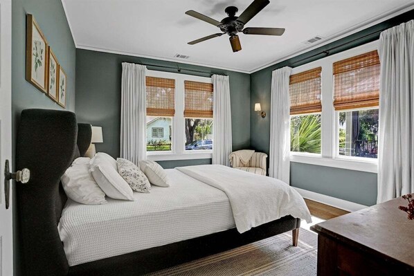2 bedrooms, desk, iron/ironing board, free WiFi