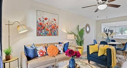 2bd/2ba Condo * Pool * Dogs Welcome * 30+ day stay
