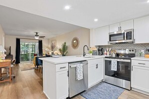 Fridge, microwave, oven, stovetop - 2bd/2ba Condo * Pool * Dogs Welcome * 30+ day stay (Savannah)