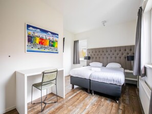 3 habitaciones, tabla de planchar con plancha, cuna de viaje y wifi