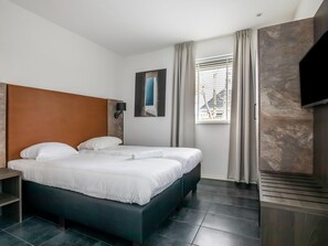 5 habitaciones, tabla de planchar con plancha, cuna de viaje y wifi