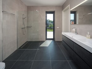 Hair dryer - Stylish 4-person wellness villa with Finnish sauna, fenced waterfront garden and luxurious interior – pets welcome. (Zeewolde)