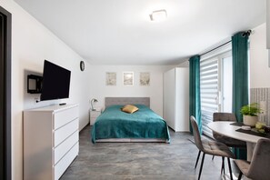 1 chambre, fer et planche à repasser, Wi-Fi, draps fournis
