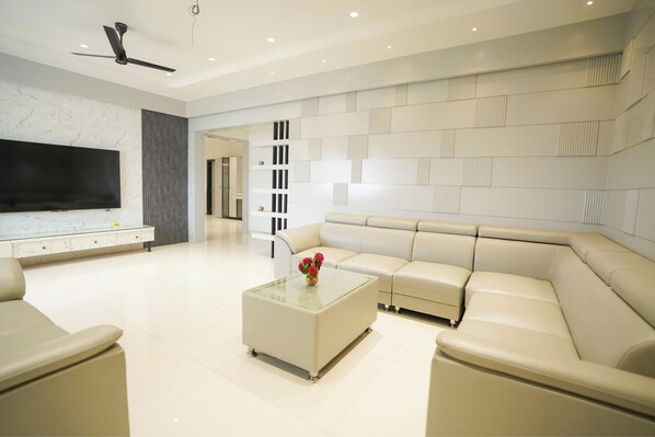 Vista frontal de la propiedad