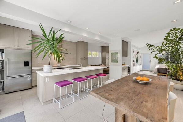 Dining - Artist Den Cozy Home with Pool and Parking (El Portal)