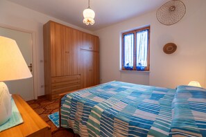 2 bedrooms, bed sheets