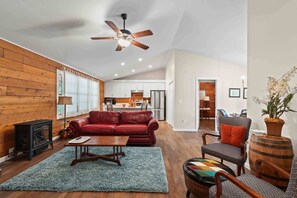 Una televisión, una oficina